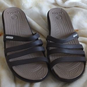 Sandals women's Crocs size 7 brown, new without tags